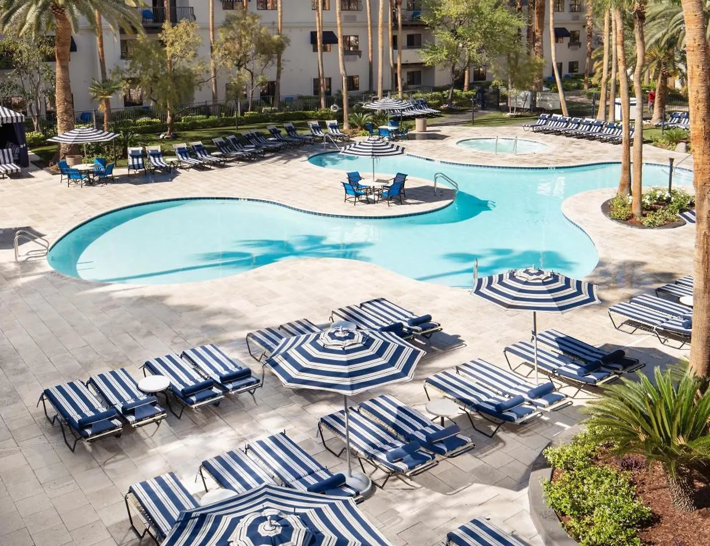 13 Airport Hotels Near the Las Vegas Sign Worth Booking