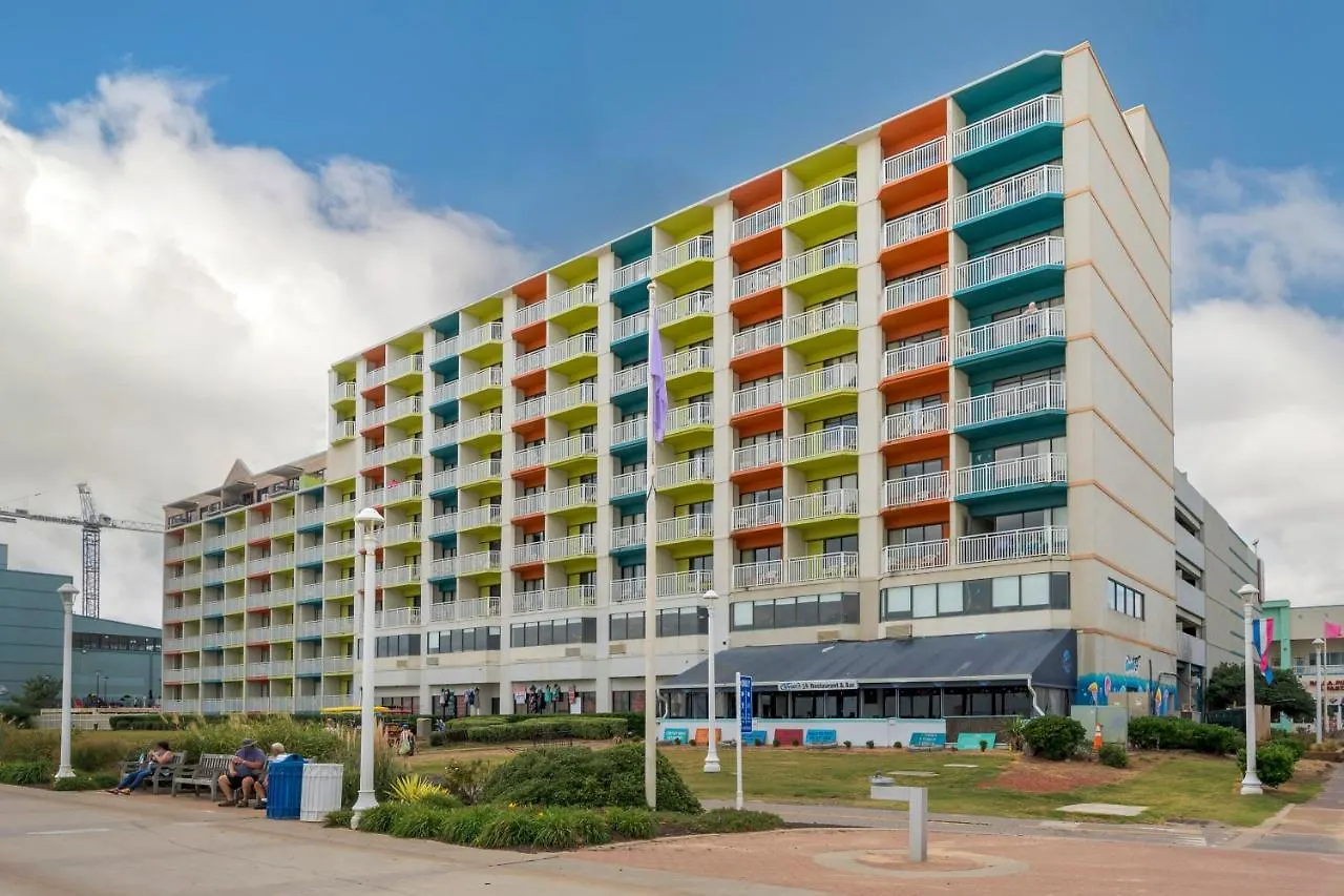 Staying On The Boardwalk: 5 Romantic Virginia Beach Hotels Compared