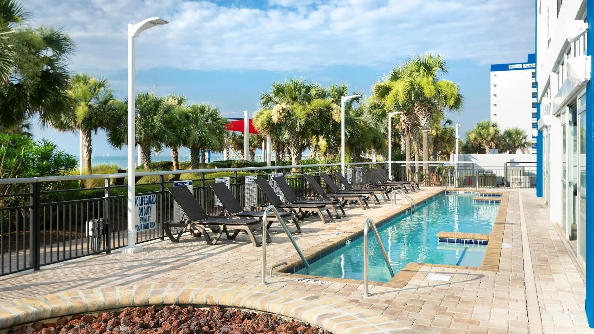 Staying In Downtown Myrtle Beach: 4 Airport Hotels Compared