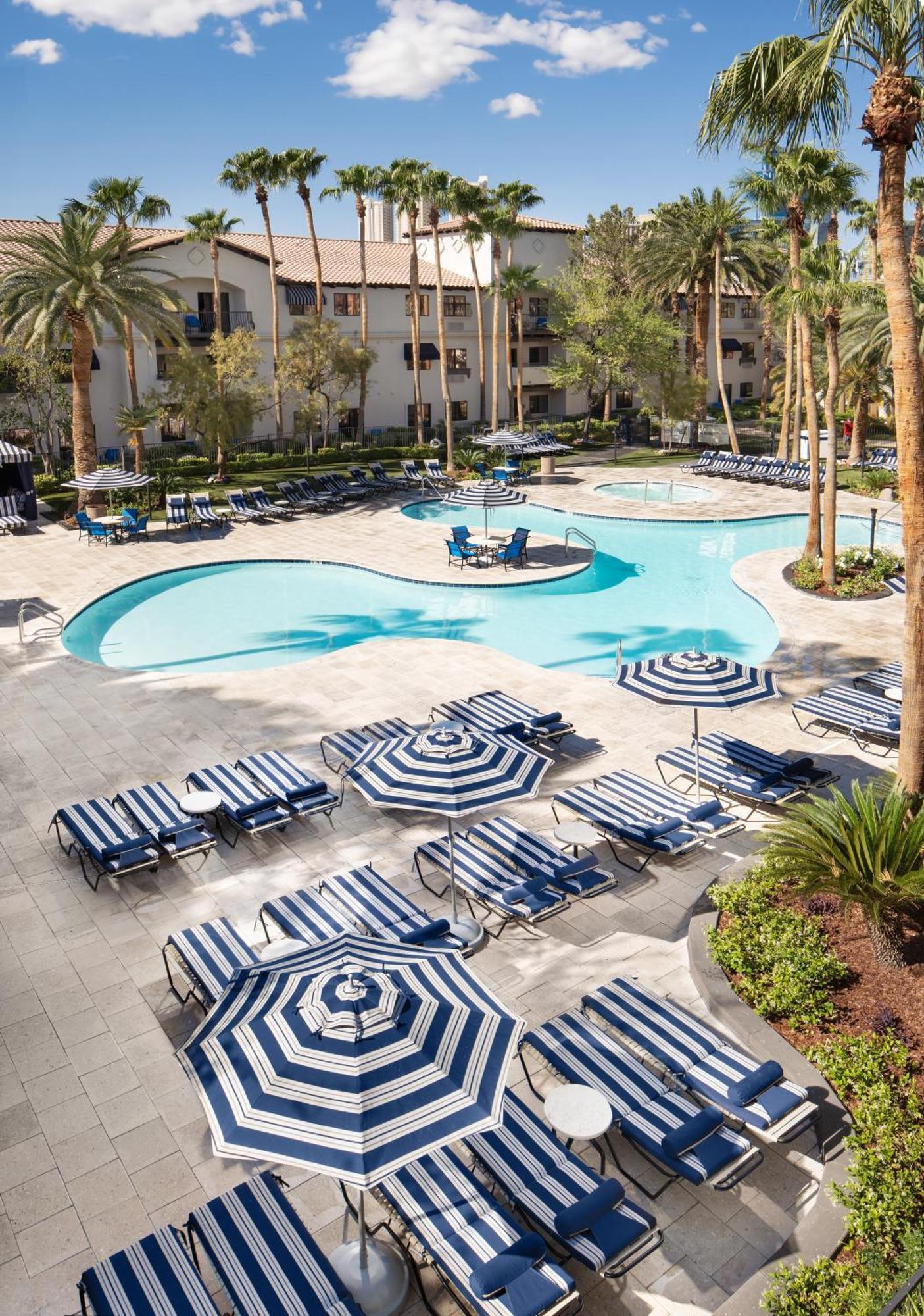 13 Airport Hotels Near the Las Vegas Sign Worth Booking