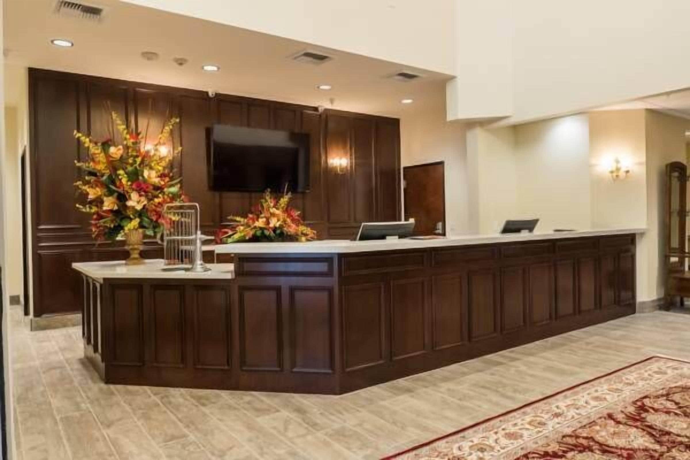 Staying Near Sunset Park: 4 Business Hotels Compared