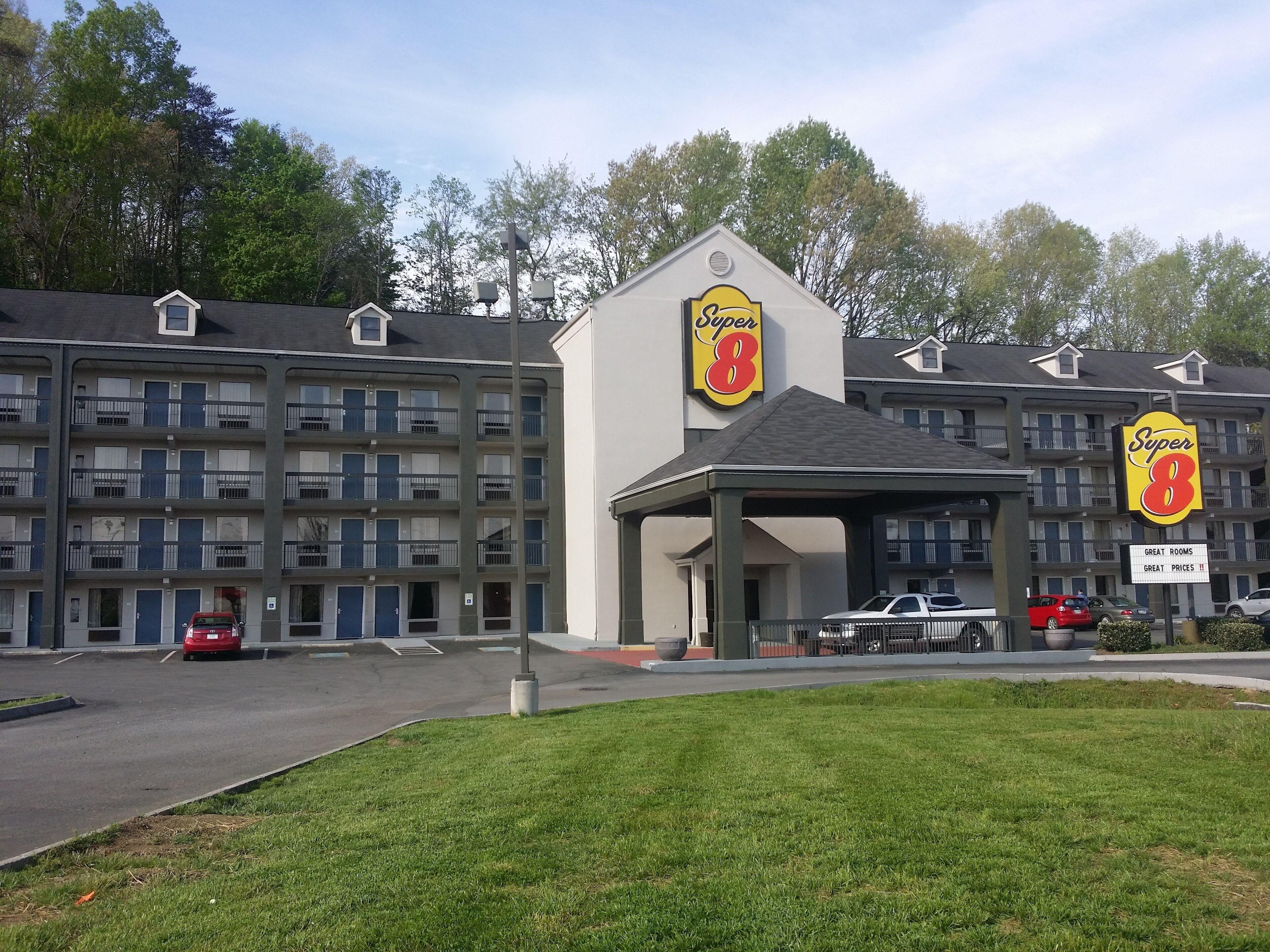 Staying Near Old Mill: 15 Central Hotels Compared