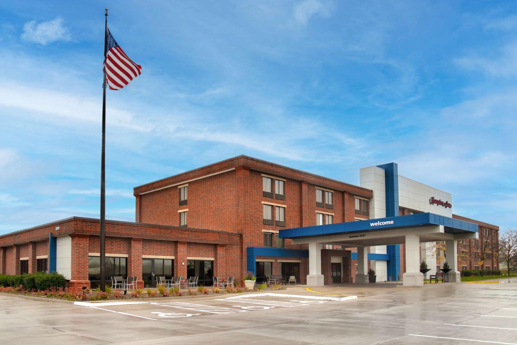 4 Smart Business Hotels Near Buccaneer Arena Worth Booking